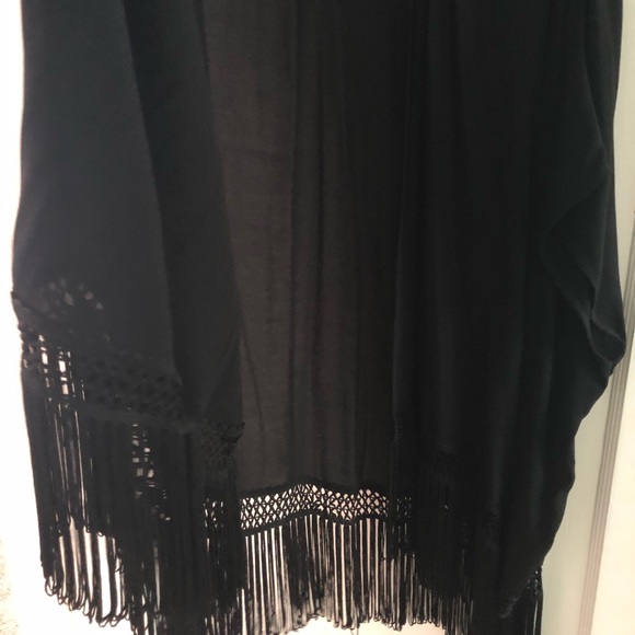 Aritzia Talula fringe shawl, size s/m - Picture 11 of 11